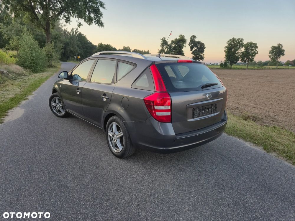 Kia Ceed - 24