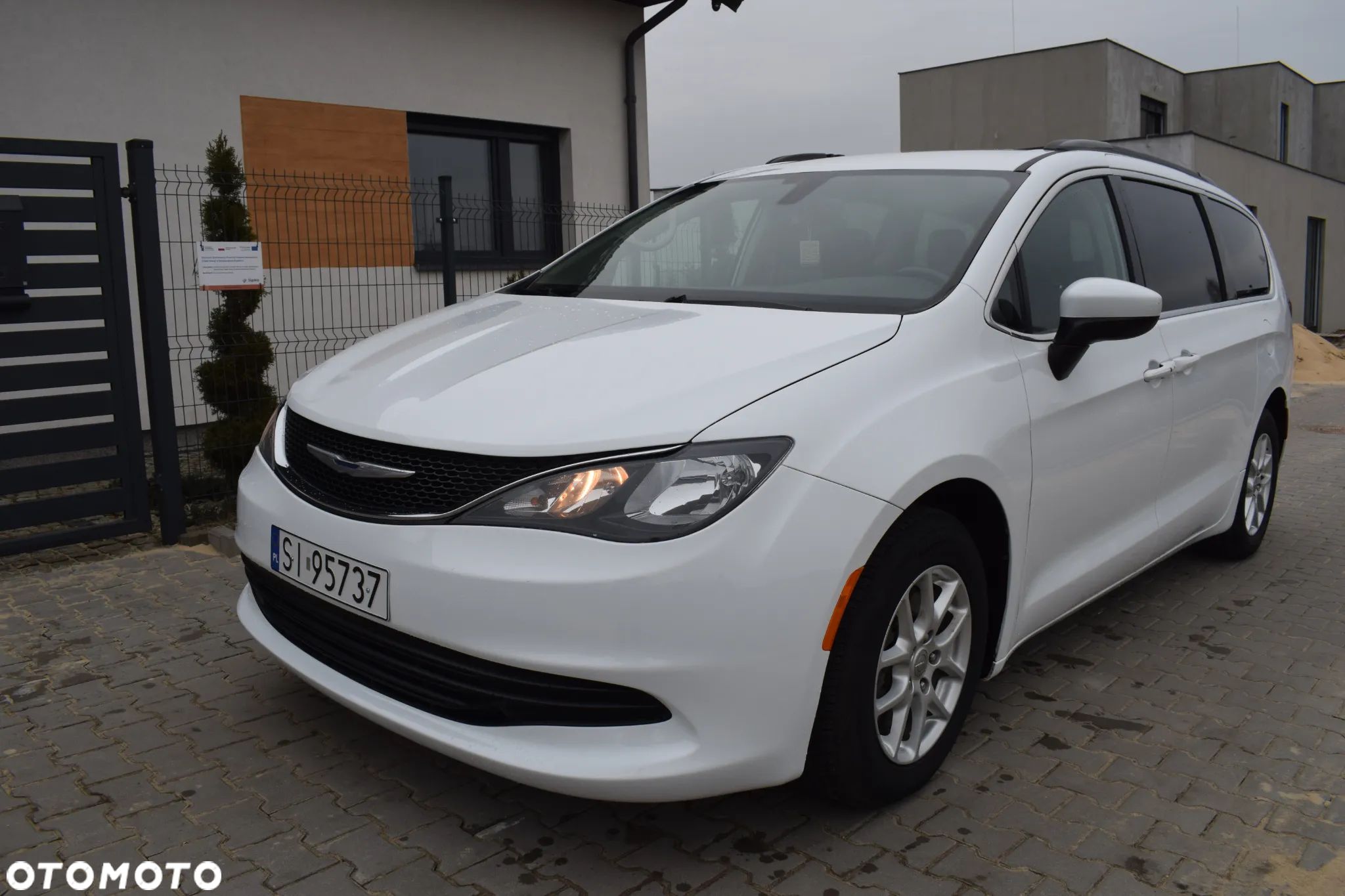 Chrysler Pacifica - 1