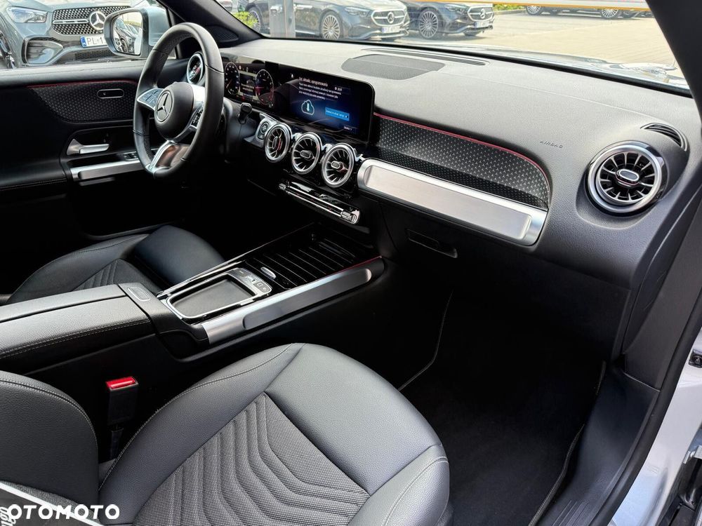 Mercedes-Benz GLB - 12