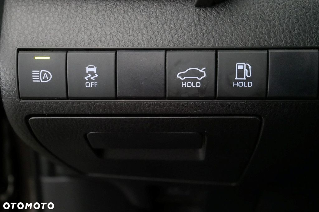 Toyota Camry - 26