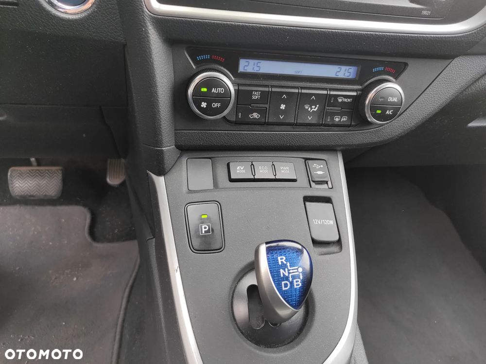 Toyota Auris 1.8 Travel - 23