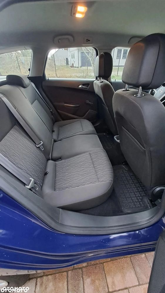 Opel Astra IV 1.6 CDTI Essentia - 16