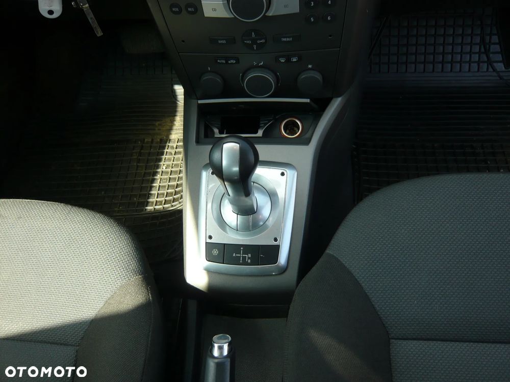 Opel Astra 1.6 Sport Easytronic - 12