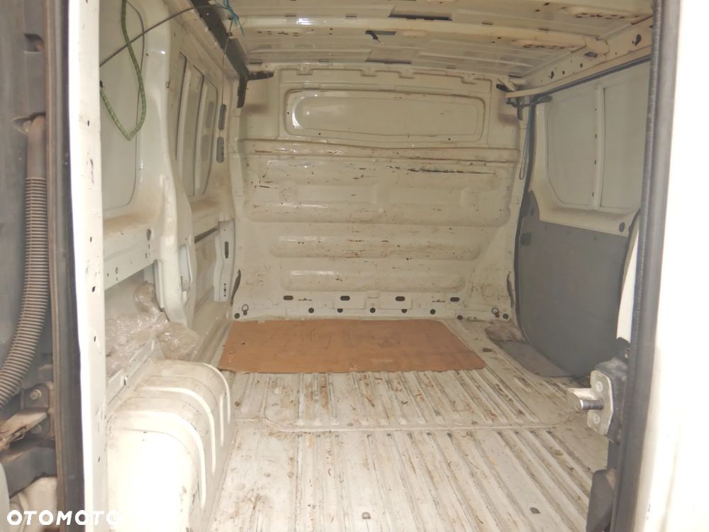 Renault Trafic 2.0 dCi - 10