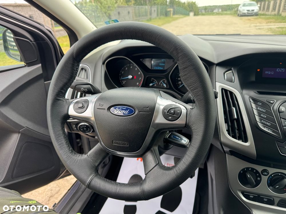 Ford Focus 1.6 Edition - 17