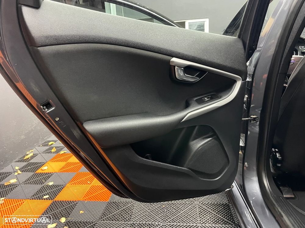 Volvo V40 1.6 D2 Momentum Eco - 16