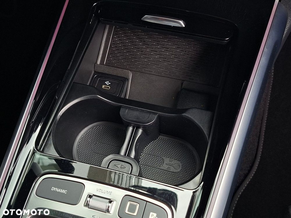 Mercedes-Benz GLB - 26