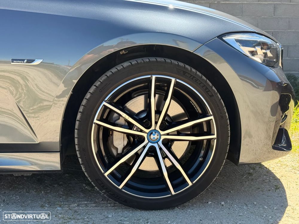 BMW 330 e Pack Desportivo M Auto - 12