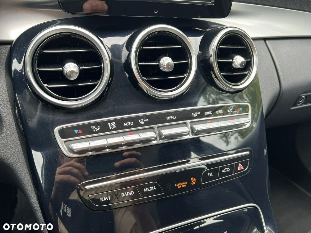 Mercedes-Benz Klasa C 220 d 9G-TRONIC - 29