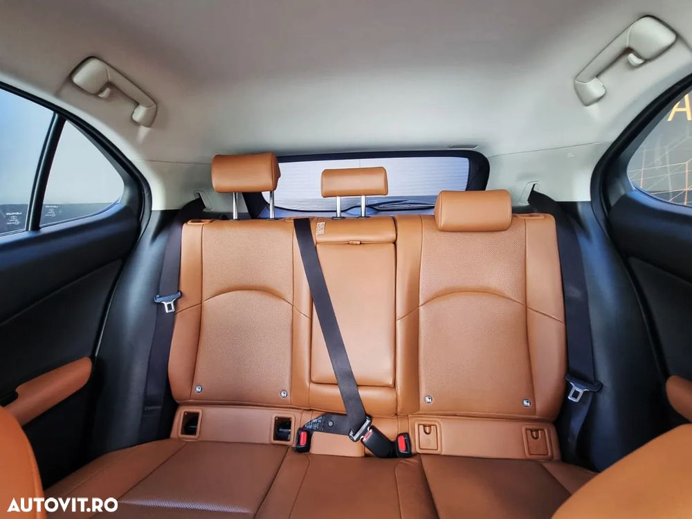 Lexus UX 250h - 8