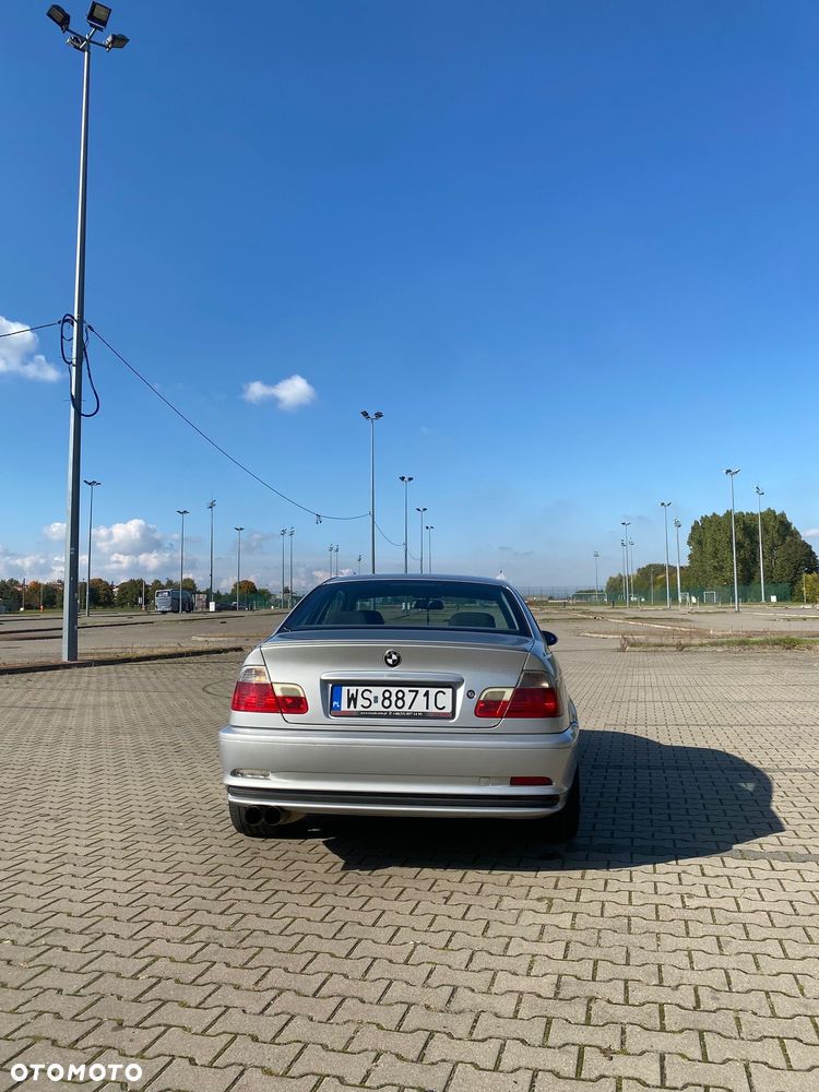BMW Seria 3 323i - 5