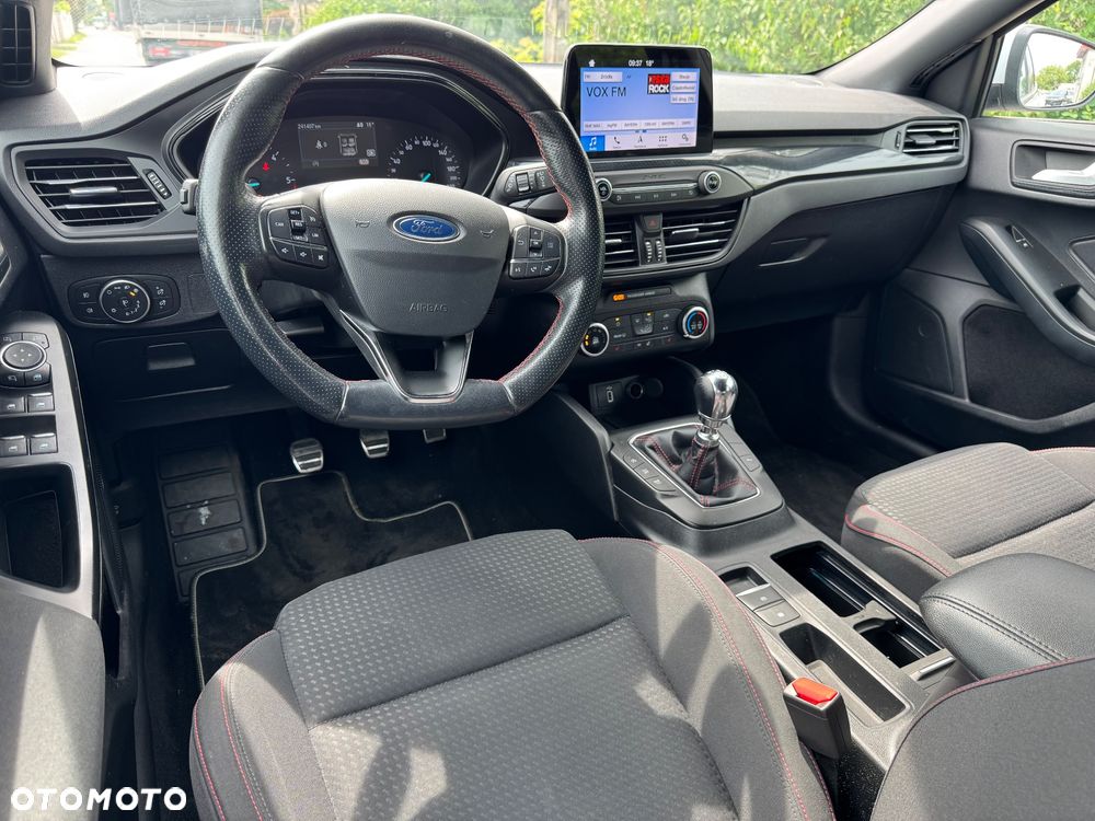 Ford Focus 1.5 EcoBlue Start-Stopp-System ST-LINE DESIGN - 19