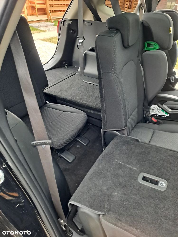 Kia Carens 1.7 CRDi M 7os - 12