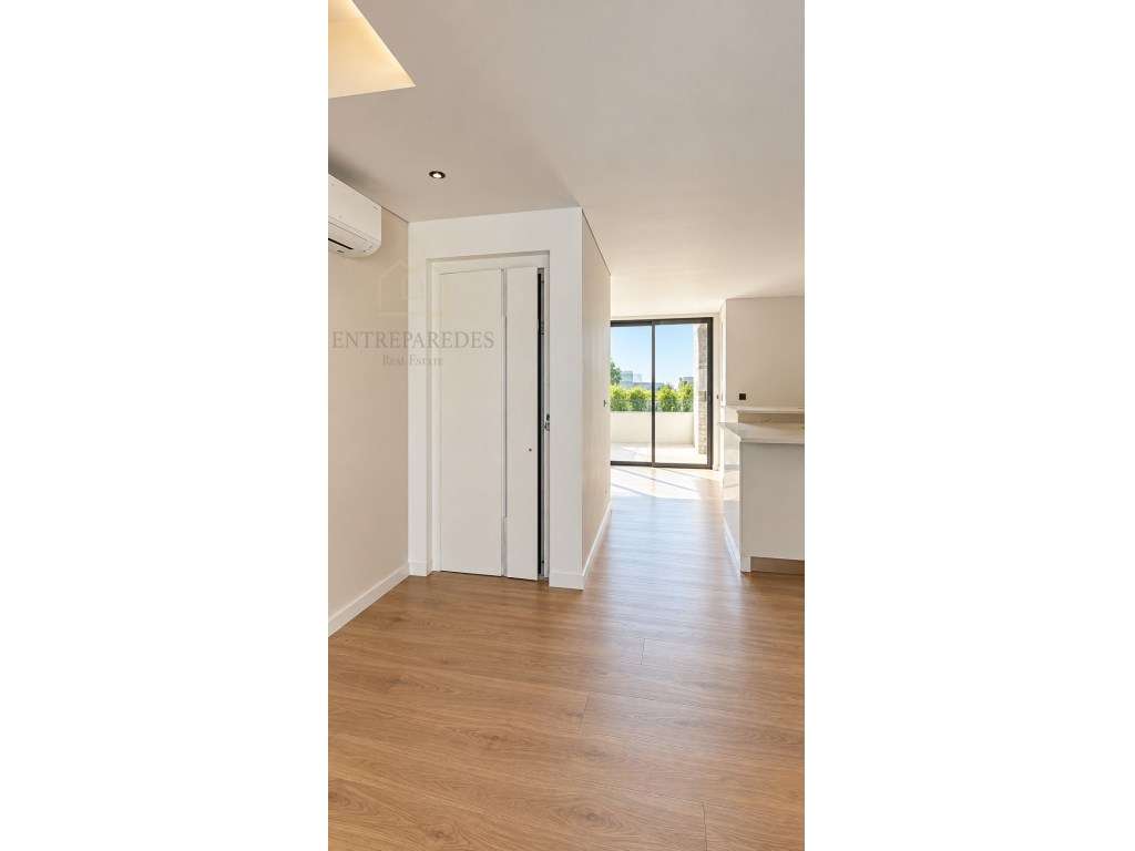 Moradia em Banda T3 com 2 frentes, jardim, elevador - para comprar ... - Grande imagem: 4/34