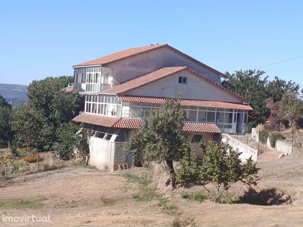 Espaçosa Moradia T5 em Brito de Lomba - Vinhais - Grande imagem: 2/34