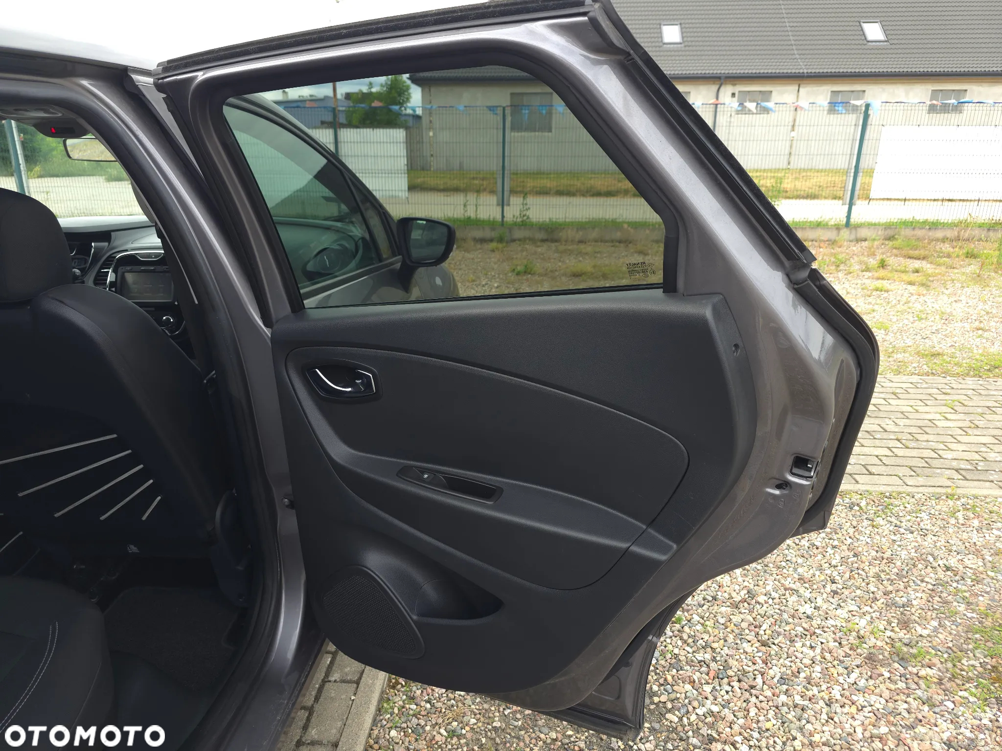Renault Captur 1.2 Energy TCe Limited EDC - 11