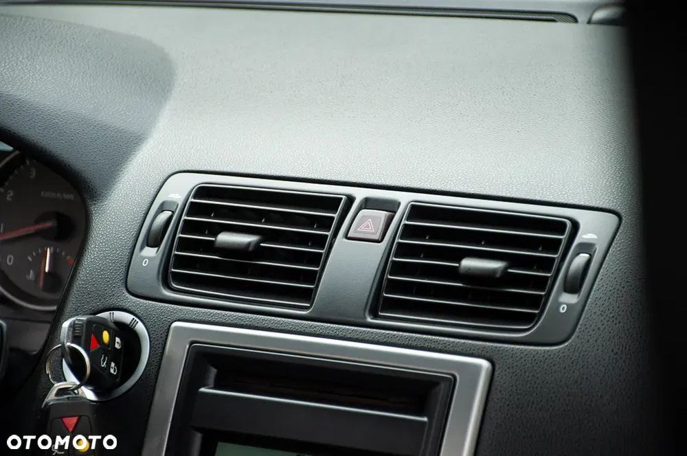 Volvo V50 2.4 Momentum - 19