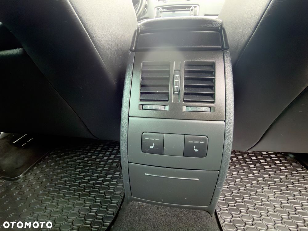 Skoda Octavia 2.0 TSI RS - 25