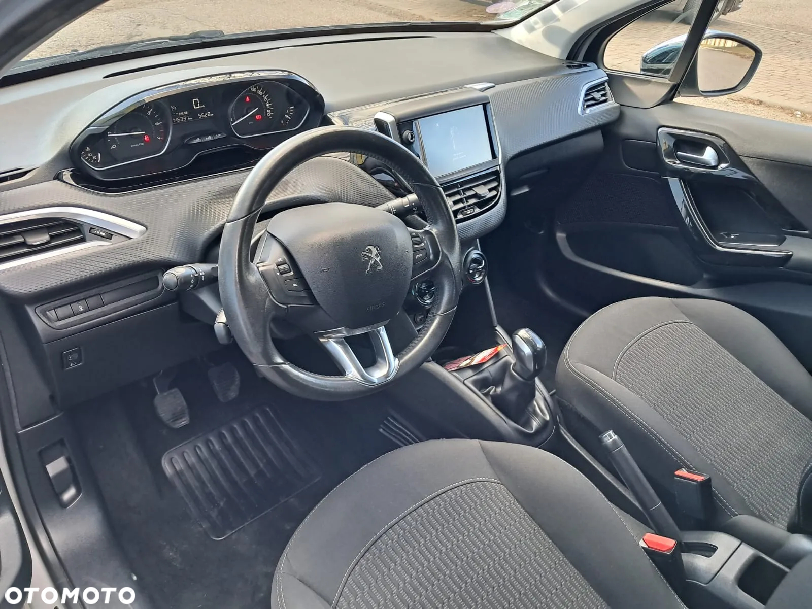 Peugeot 208 - 16