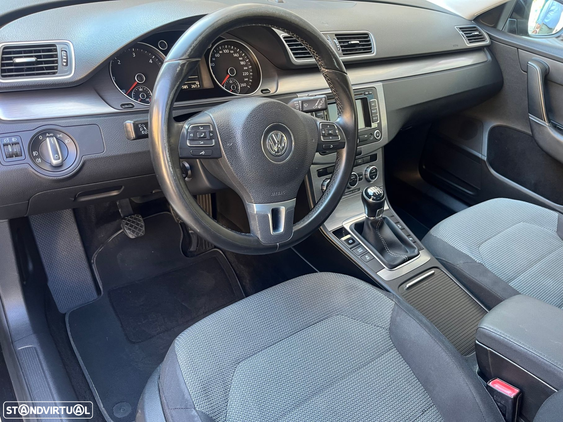 VW Passat Variant 1.6 TDI Confortline Navig - 15