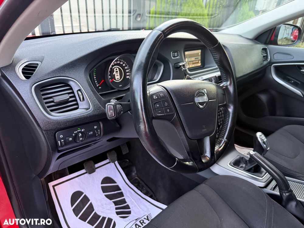 Volvo V40 T2 Momentum - 5