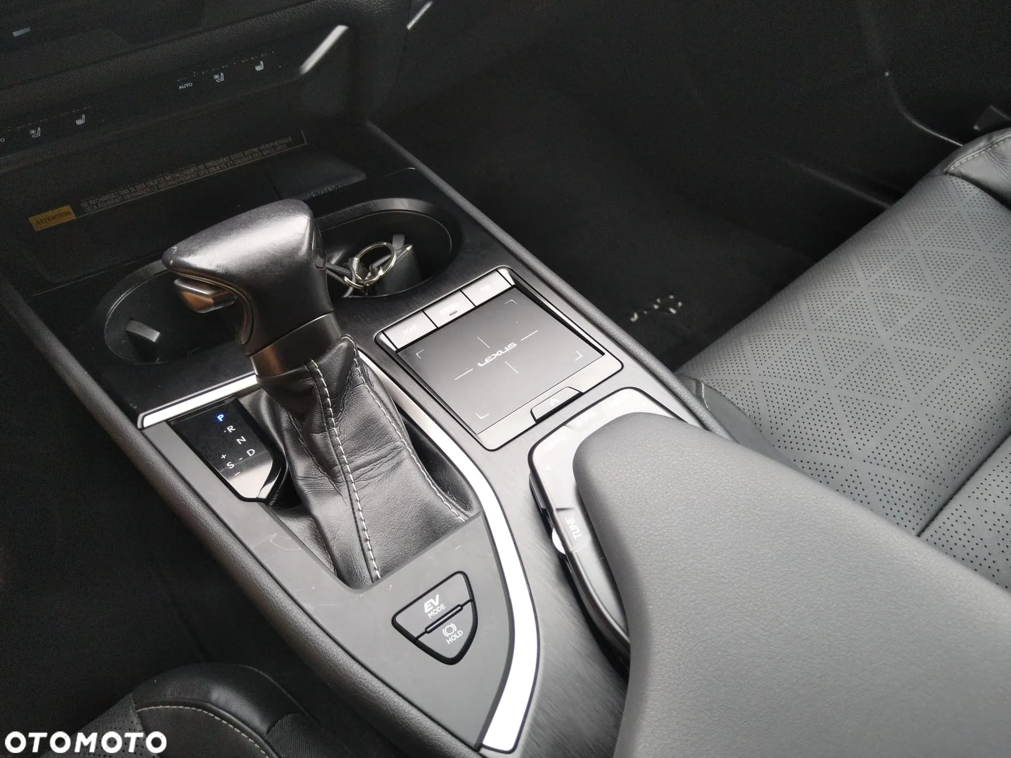 Lexus UX 250h GPF Business Edition AWD - 23