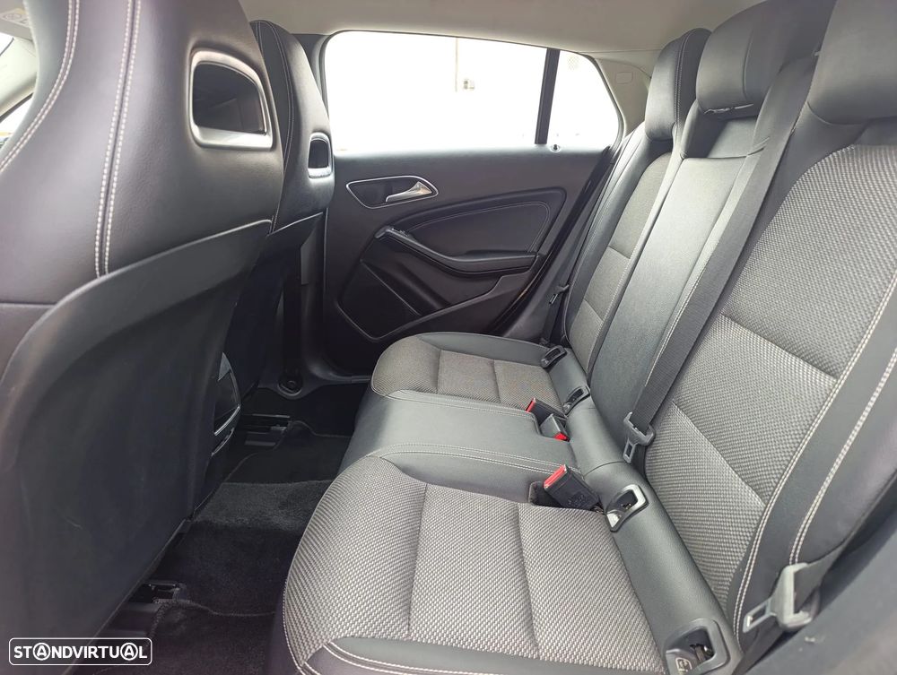 Mercedes-Benz CLA 180 d 7G-DCT Urban - 15