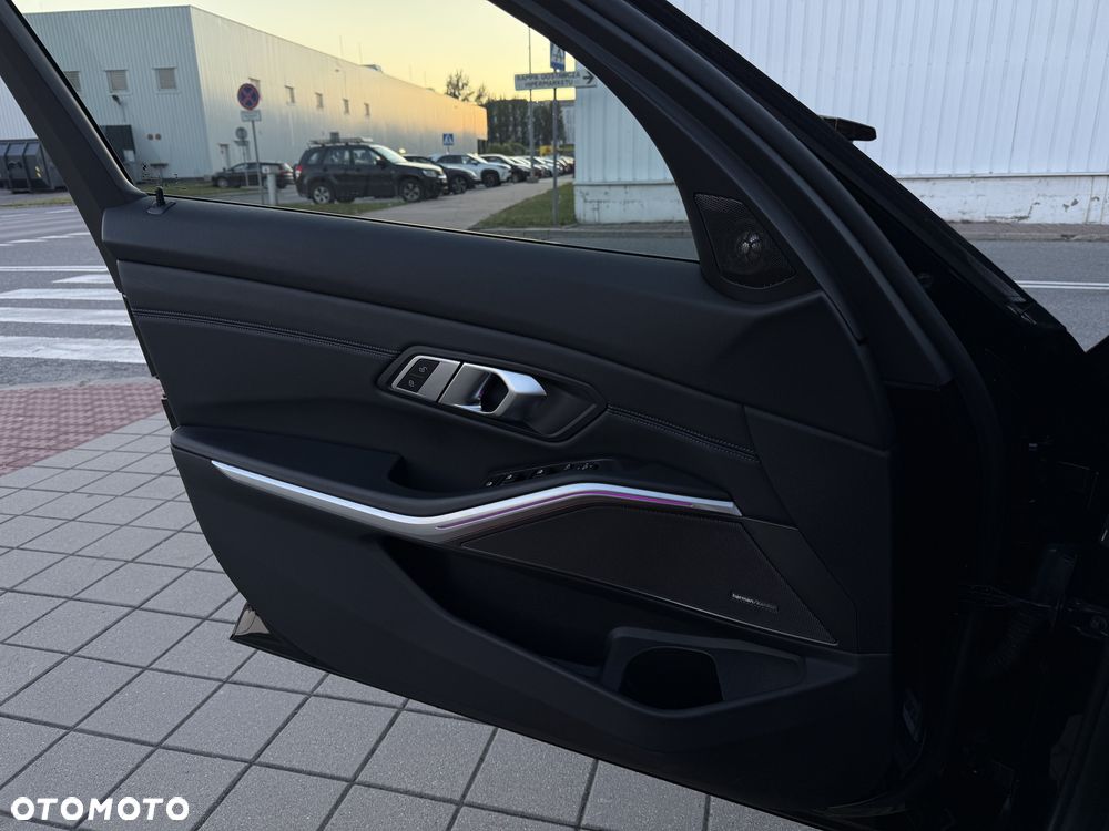 BMW Seria 3 M340i xDrive - 24