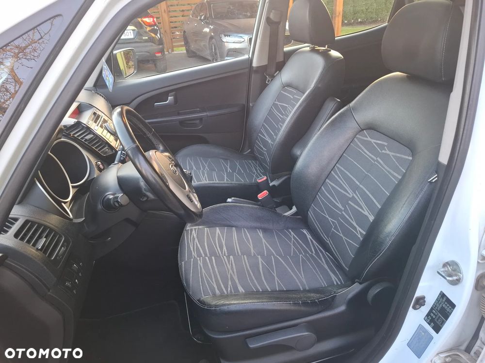 Kia Venga - 13