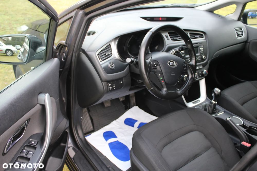 Kia Ceed 1.6 GDI Dream-Team Edition - 15