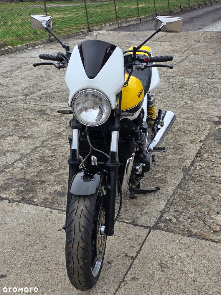 Yamaha XJR - 3