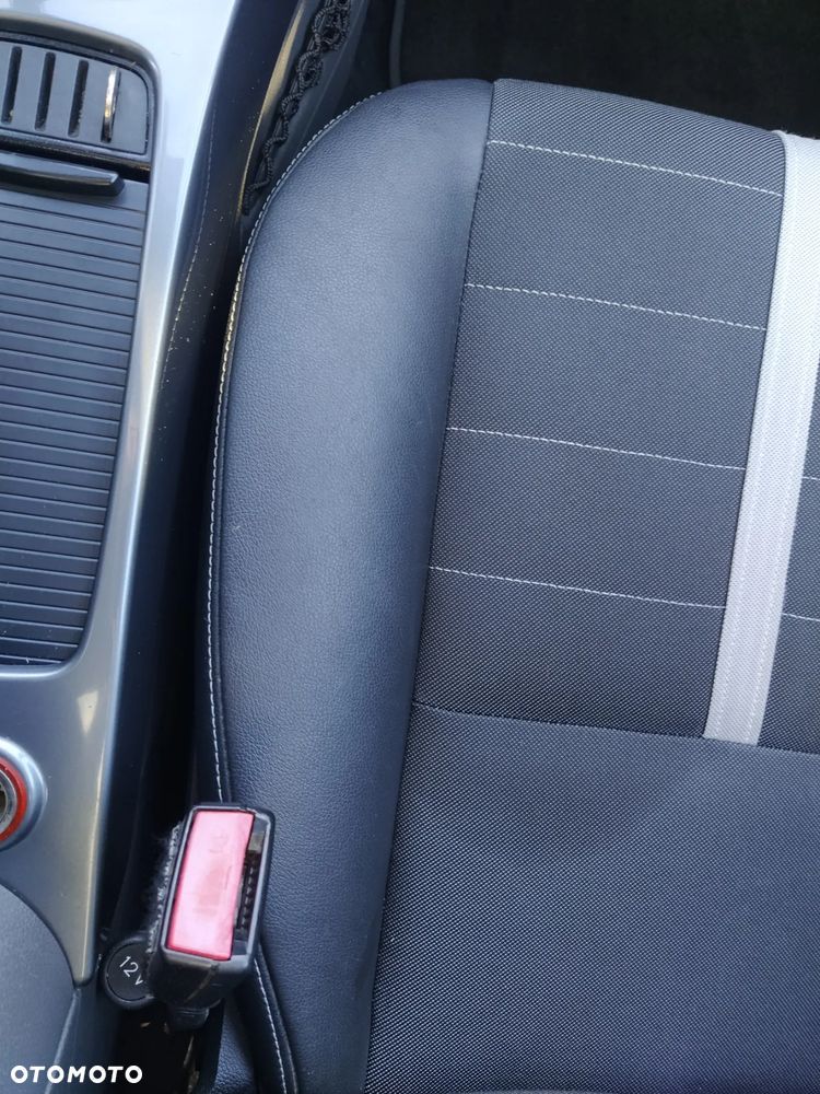 Ford Kuga 2.0 TDCi 2x4 Titanium - 16