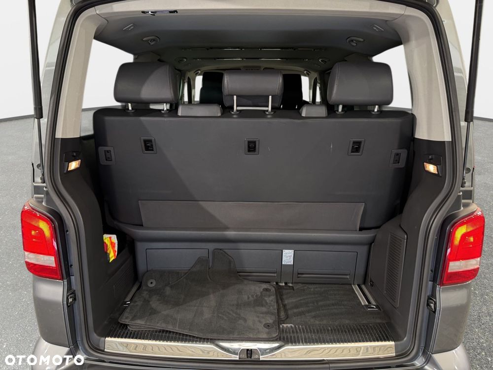 Volkswagen Multivan - 10