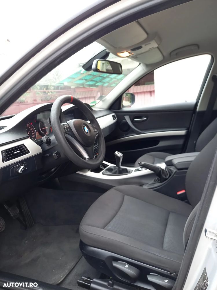 BMW Seria 3 318d Touring - 11