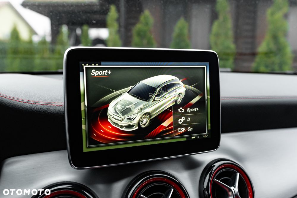 Mercedes-Benz CLA AMG 45 4Matic 7G-DCT - 37