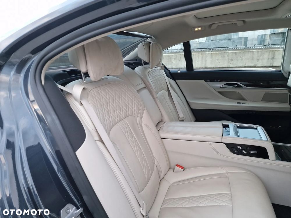 BMW Seria 7 740Le iPerformance - 14