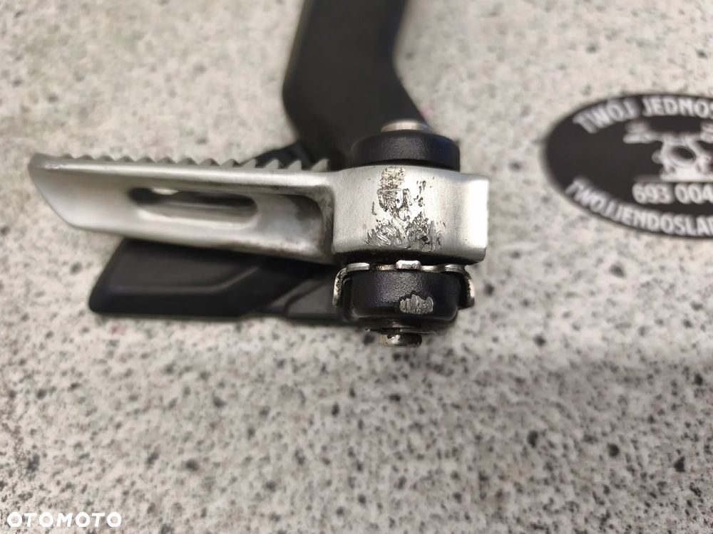 Set prawy tył, podnóżek pasażera Triumph Trident 660 2022 - 5