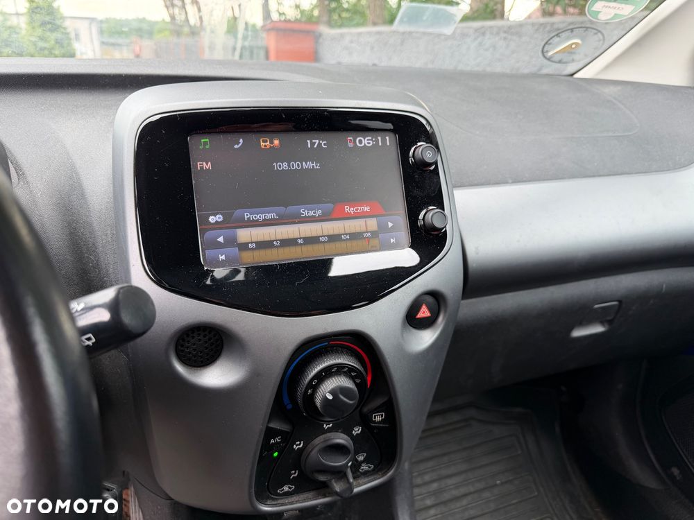 Toyota Aygo x-clusive Style Selection - 13