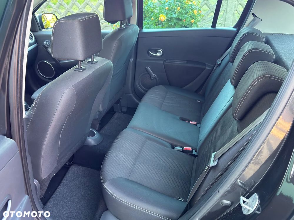 Renault Clio - 32