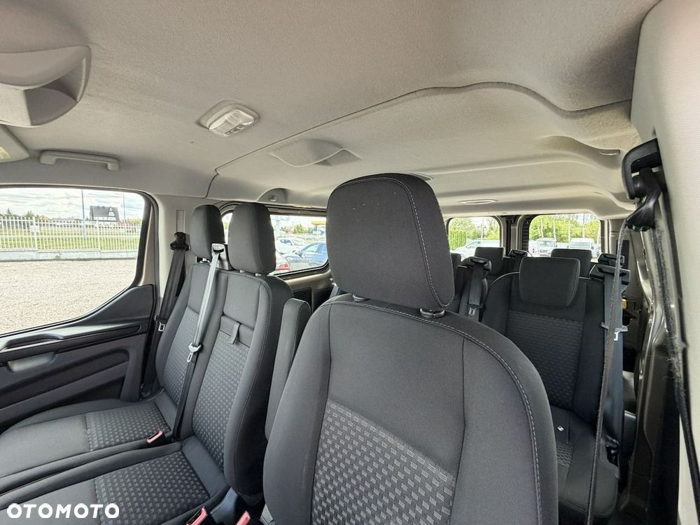 Ford Tourneo Custom - 25