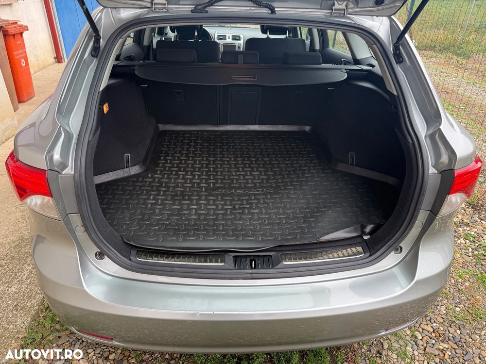 Toyota Avensis 2012 photo 4