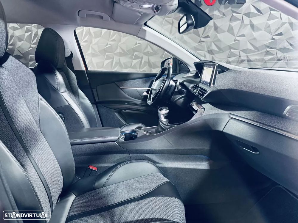Peugeot 3008 1.2 PureTech Allure - 27