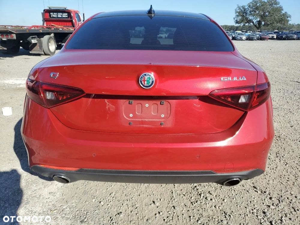 Alfa Romeo Giulia 2.0 Turbo 16V AT8 Veloce Ti - 3