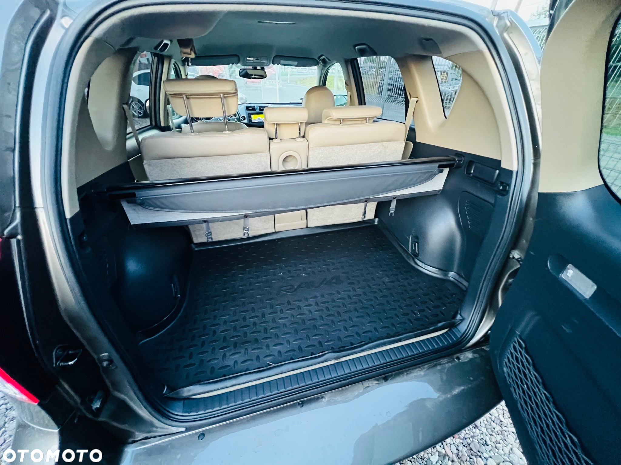 Toyota RAV4 2.0 VVT-i Premium - 14