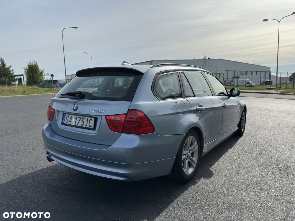 BMW Seria 3 320i Edition Sport - 4