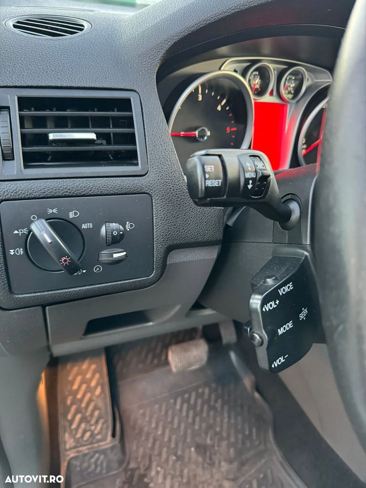 Ford Kuga - 35