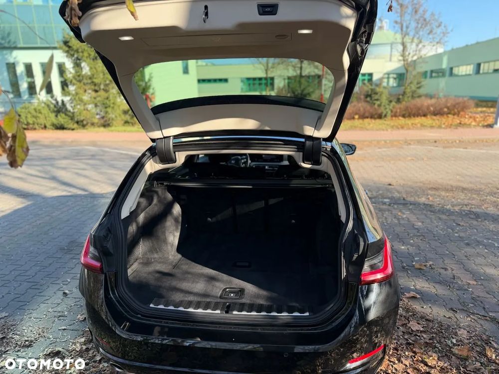 BMW Seria 3 318d - 15