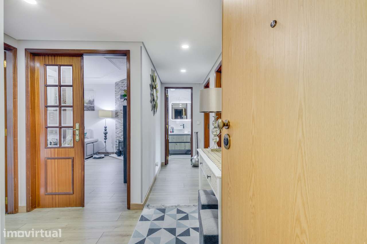 APARTAMENTO T2 | BOM SUCESSO | TRES VARANDAS FECHADAS | GARAGEM - Grande imagem: 2/35