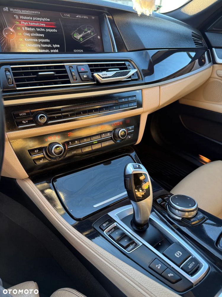 BMW Seria 5 520d xDrive - 23