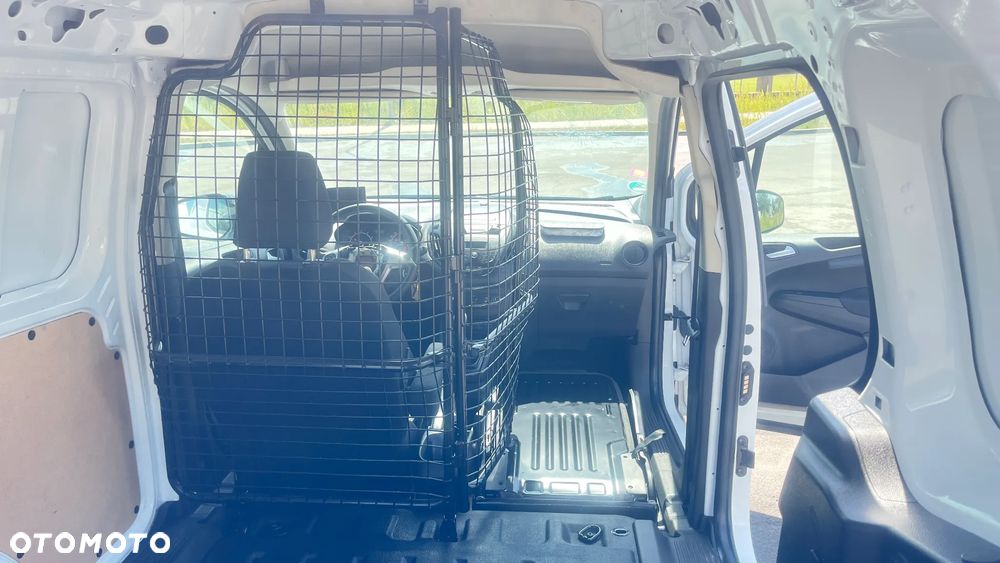 Ford Transit Courier - 20